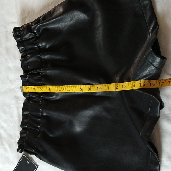 Black faux leather shorts paper bag size medium - Picture 11 of 16